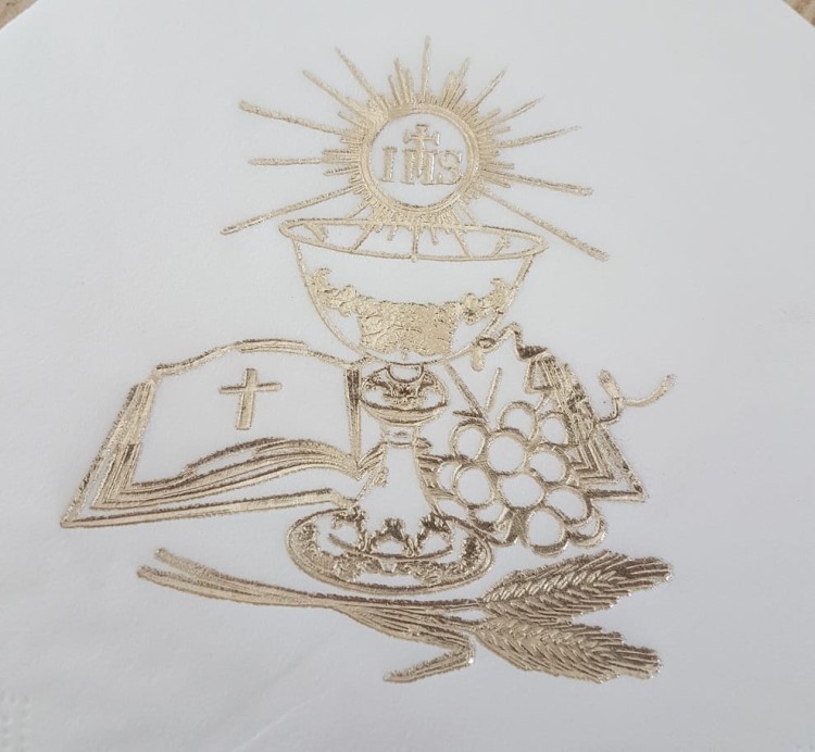 serwetki złoty kielich, hostia, otwarte pismo św. winogrono, kłosy zboża KSS05 1.jpg