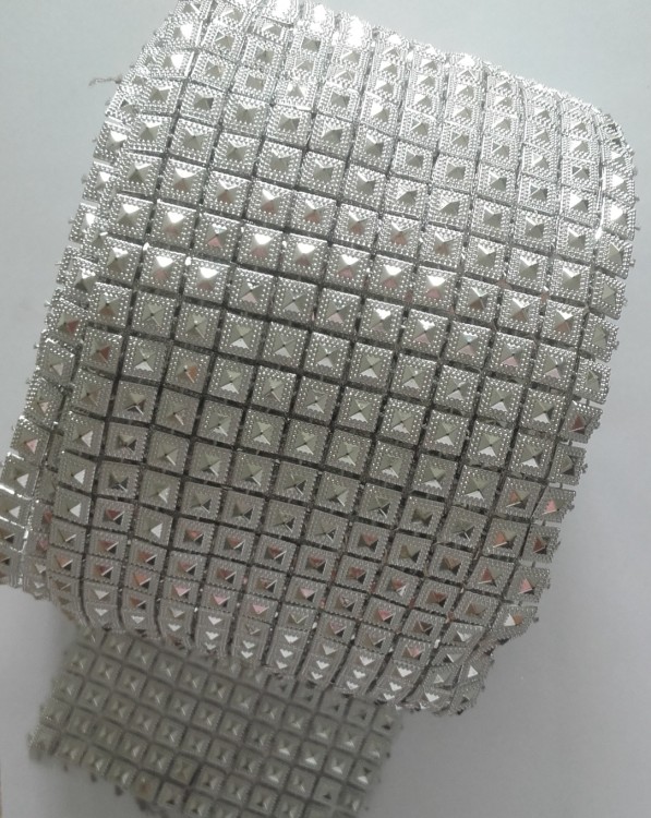 taśma dżetowa, dżety srebrne błyszczące 3d 10cm 1m.jpg