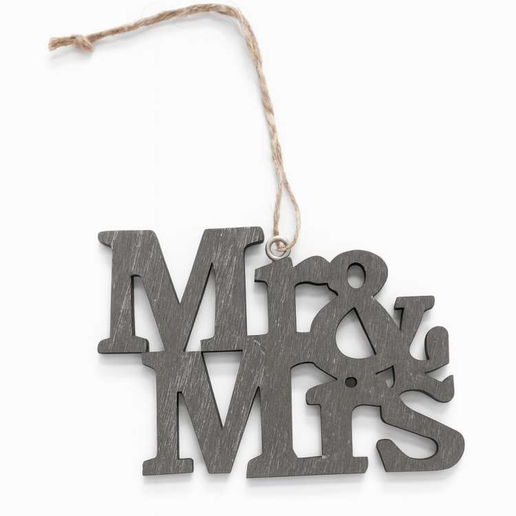 zawieszka mr &amp; mrs, dekoracja ślubna mr and mrs, ozdoba drewniana mr&amp;mrs, dekoracja weselna, dekoracje ślubne drewniane, zawieszka boho, zawieszka rustykalna, mr and mrs dekoracja 9 cm, ozdoby ślubne z drewna