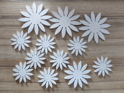 drewniane białe kwiatki 12szt..jpg